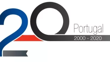 Logotipo comemorativo de 20 anos de Portugal, 2000 a 2020.