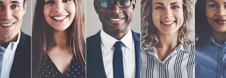 Cinco pessoas sorrindo em uma montagem de fotos.