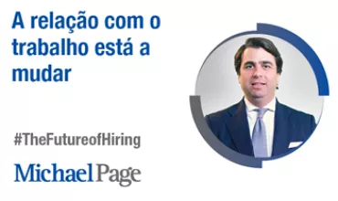 Homem bem vestido ao lado de frase sobre mudanças no trabalho.