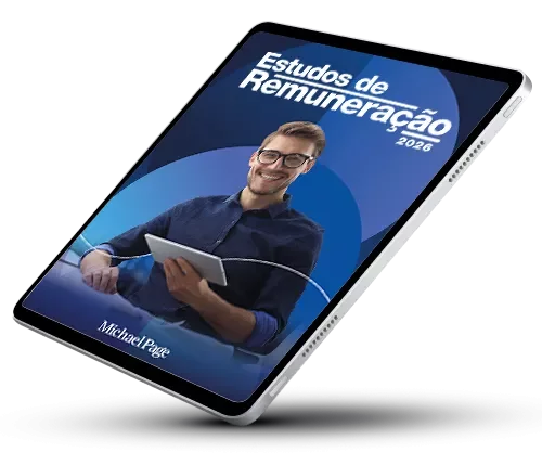 Um tablet com a imagem de um homem destacada no Guia de Salários 2025.